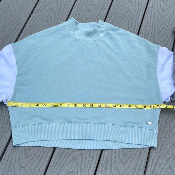 Hollister Cropped Sweatshirt, Women Small - Picture 3 of 8